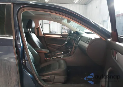 2013 Volkswagen Passat 2.0L Tdi Se z USA, uszkodzony, nr VIN 1VWBN7A39DC054099